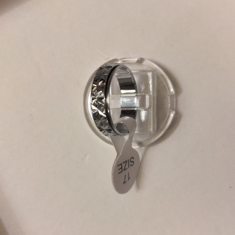 💕 Rotatable Spinning Ring NWT Women's Ring Size 17 New 💕